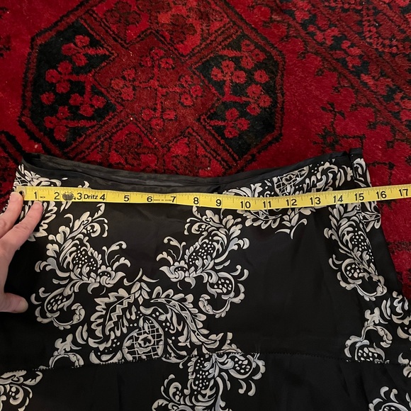 White House black market high low 100% silk skirt with lace trim. - Picture 5 of 8